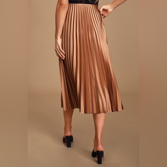 Gold Pleated Midi Skirt - Picture 4 of 10